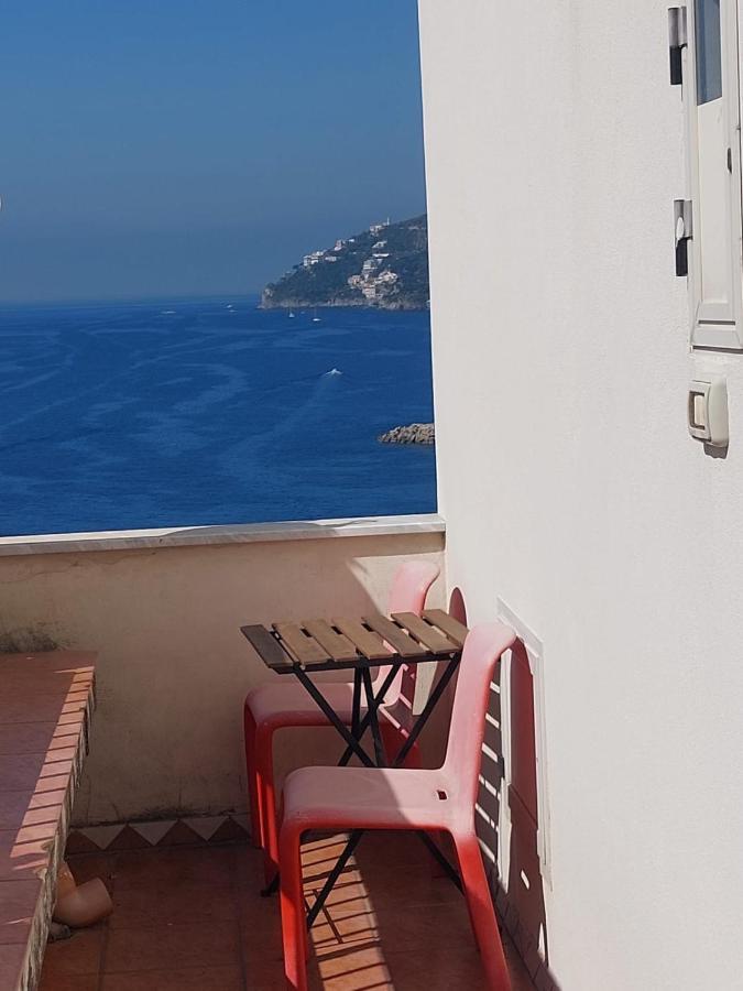La Stanza Sul Porto Di Amalfi Camera Piccina Piccina Con Bagno Privato E Terrazzino Vista Mare Экстерьер фото