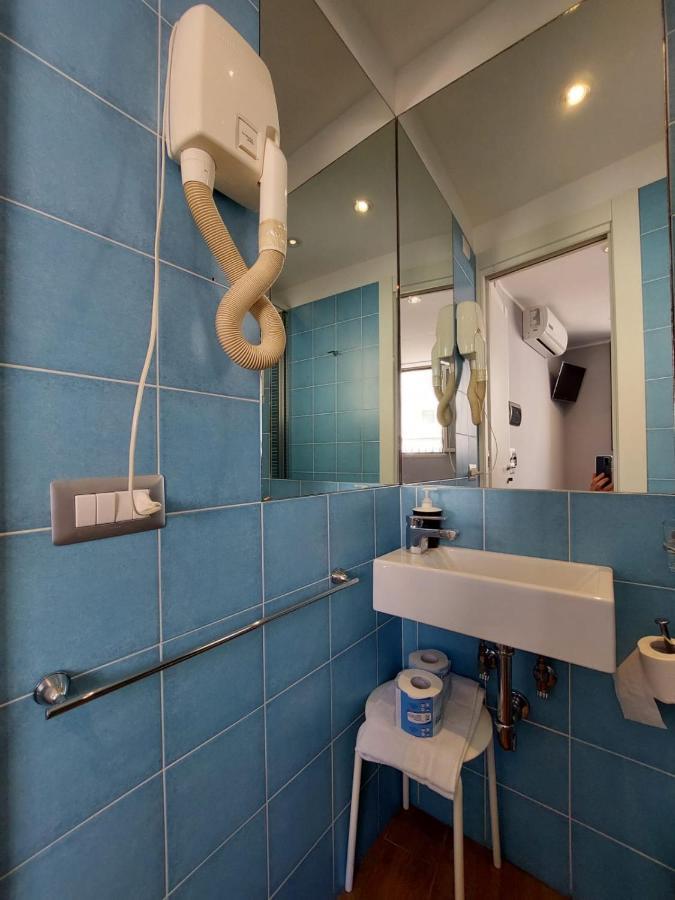 La Stanza Sul Porto Di Amalfi Camera Piccina Piccina Con Bagno Privato E Terrazzino Vista Mare Экстерьер фото