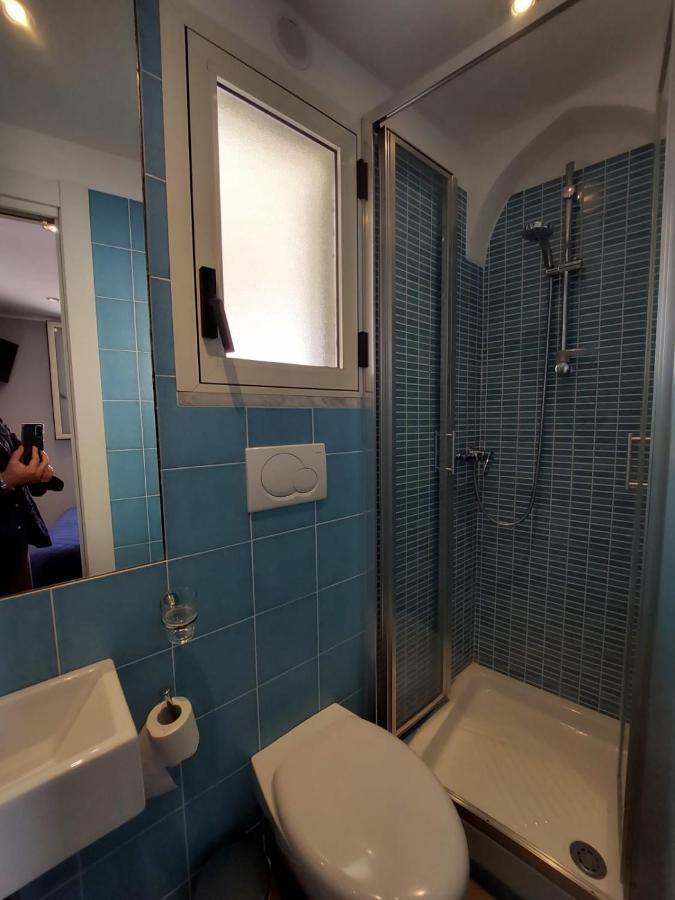 La Stanza Sul Porto Di Amalfi Camera Piccina Piccina Con Bagno Privato E Terrazzino Vista Mare Экстерьер фото