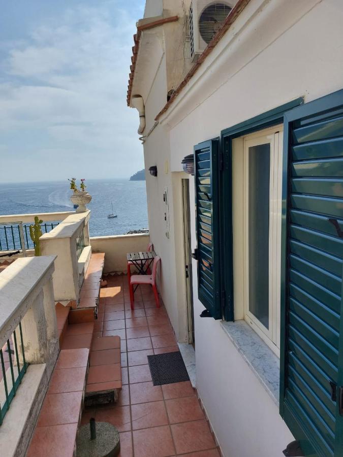 La Stanza Sul Porto Di Amalfi Camera Piccina Piccina Con Bagno Privato E Terrazzino Vista Mare Экстерьер фото