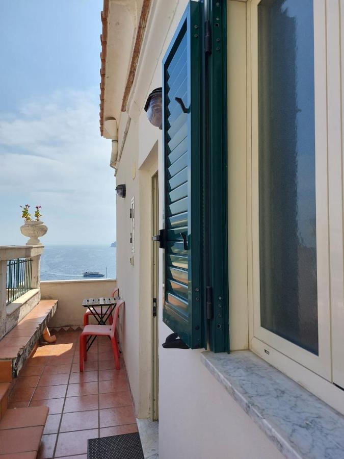 La Stanza Sul Porto Di Amalfi Camera Piccina Piccina Con Bagno Privato E Terrazzino Vista Mare Экстерьер фото